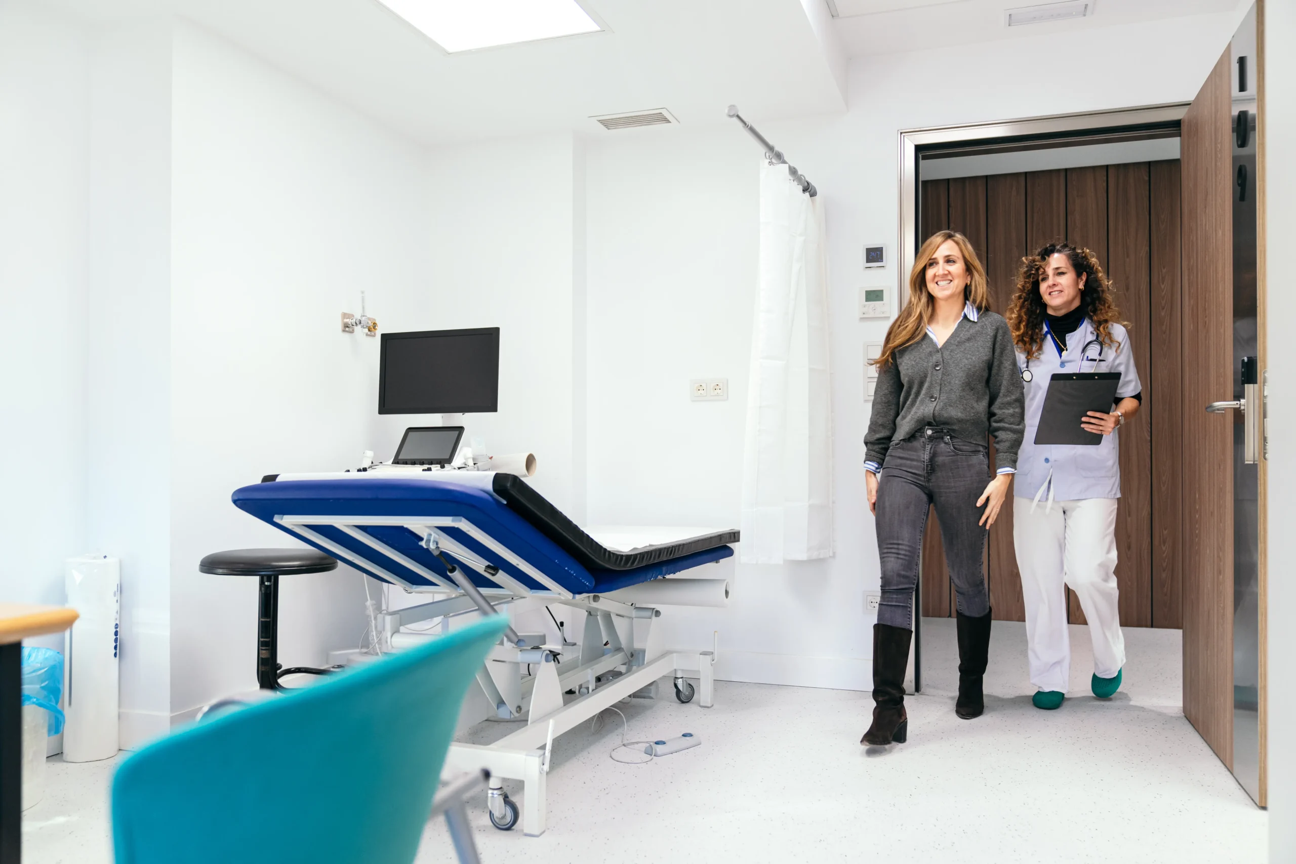entering-the-medical-consultation-together-2025-03-10-00-28-05-utc