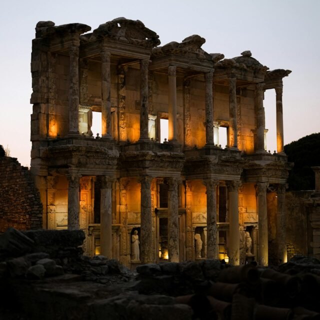 https://sdaclinics.com/wp-content/uploads/2025/05/pexels-caglar-gelmis-762374035-27637372-640x640.jpg